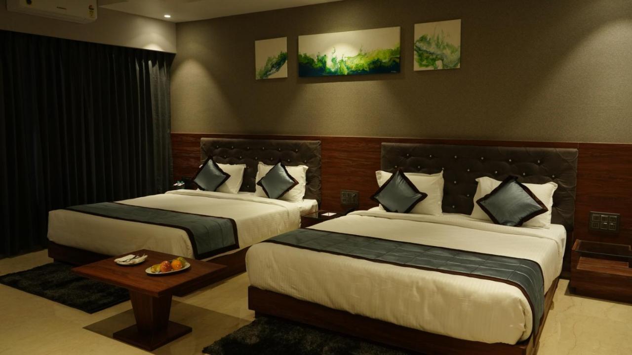 Alaukik Hotel Ширди Экстерьер фото