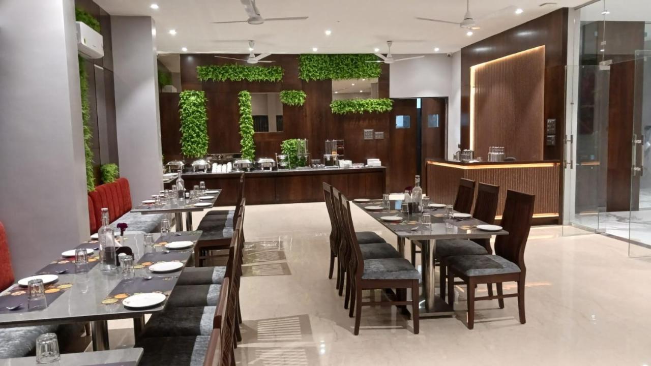 Alaukik Hotel Ширди Экстерьер фото