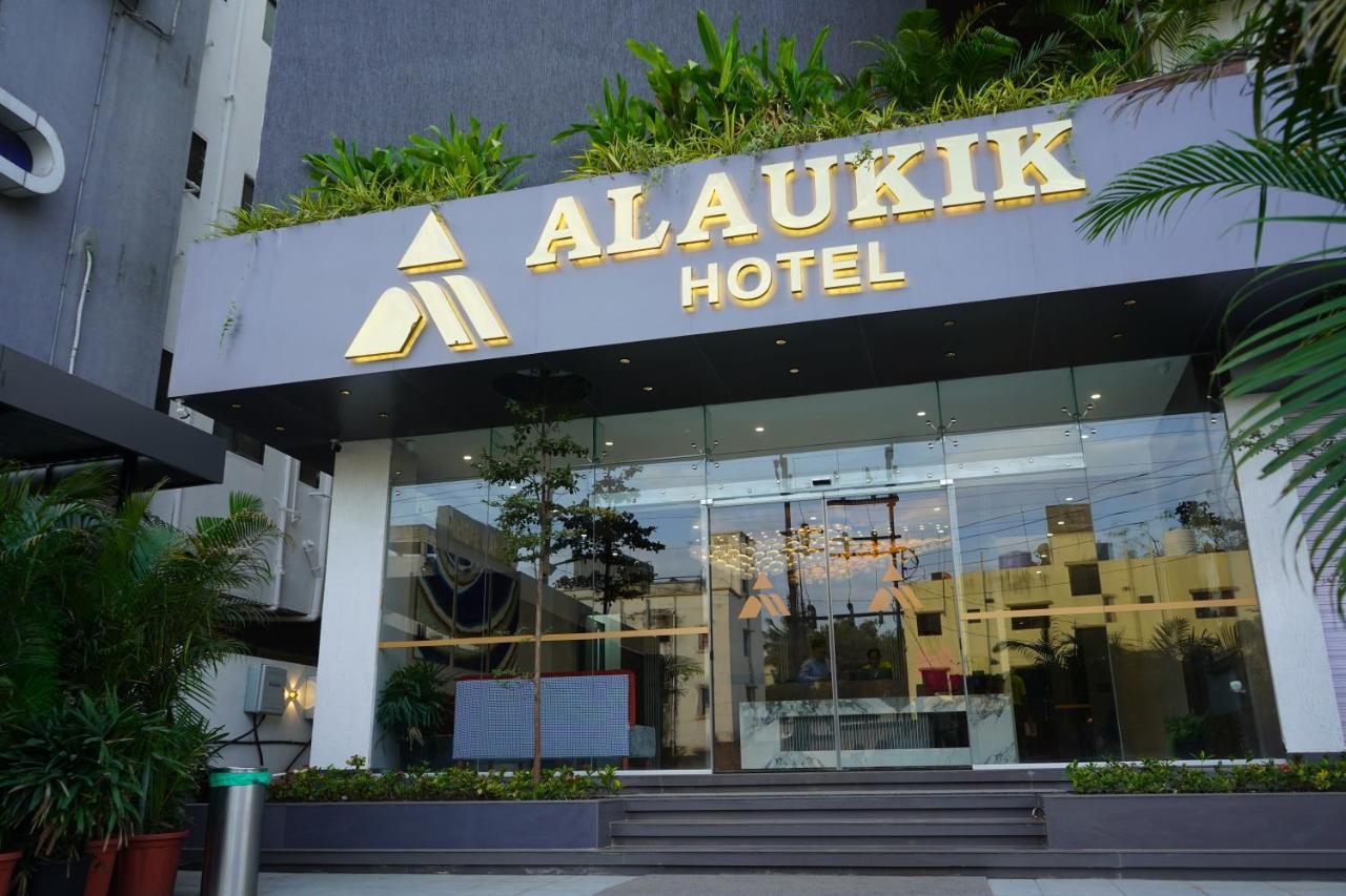Alaukik Hotel Ширди Экстерьер фото
